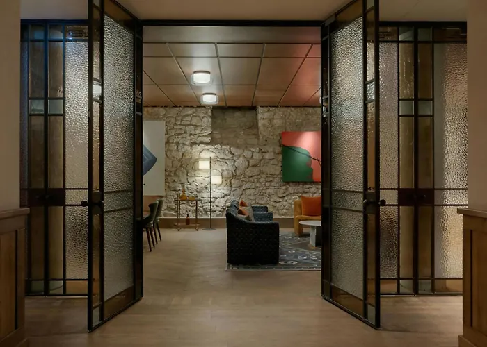 Stradom House, Autograph Collection